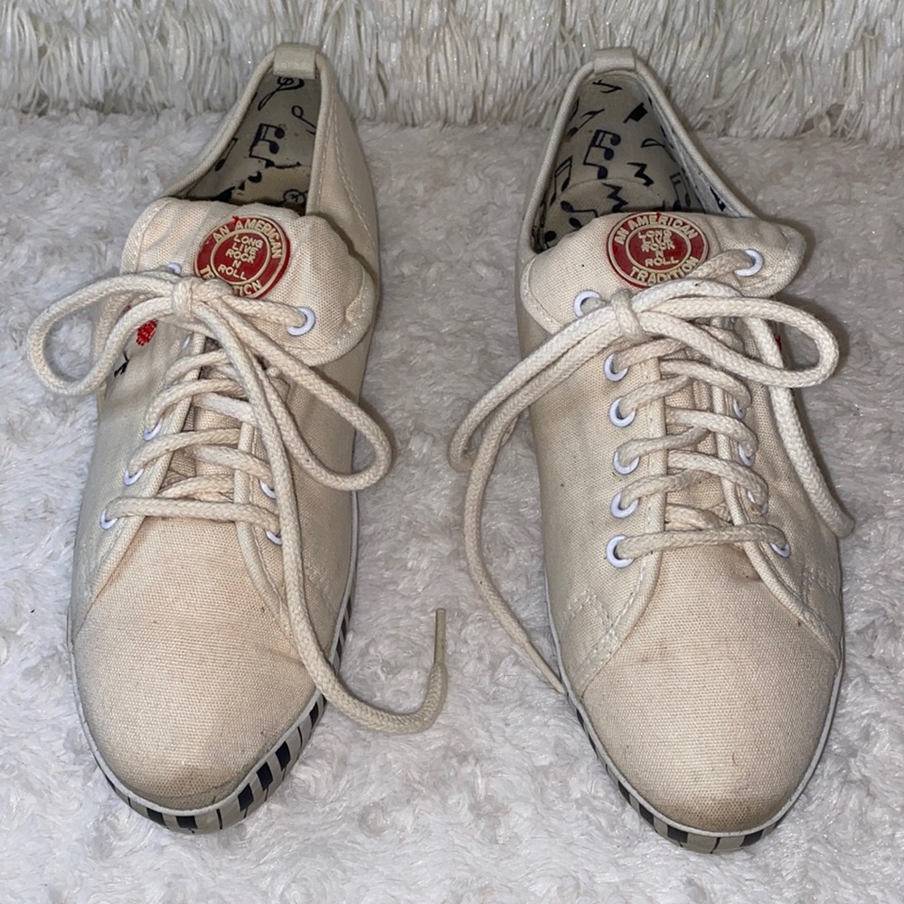 Woman vintage cool sneakers